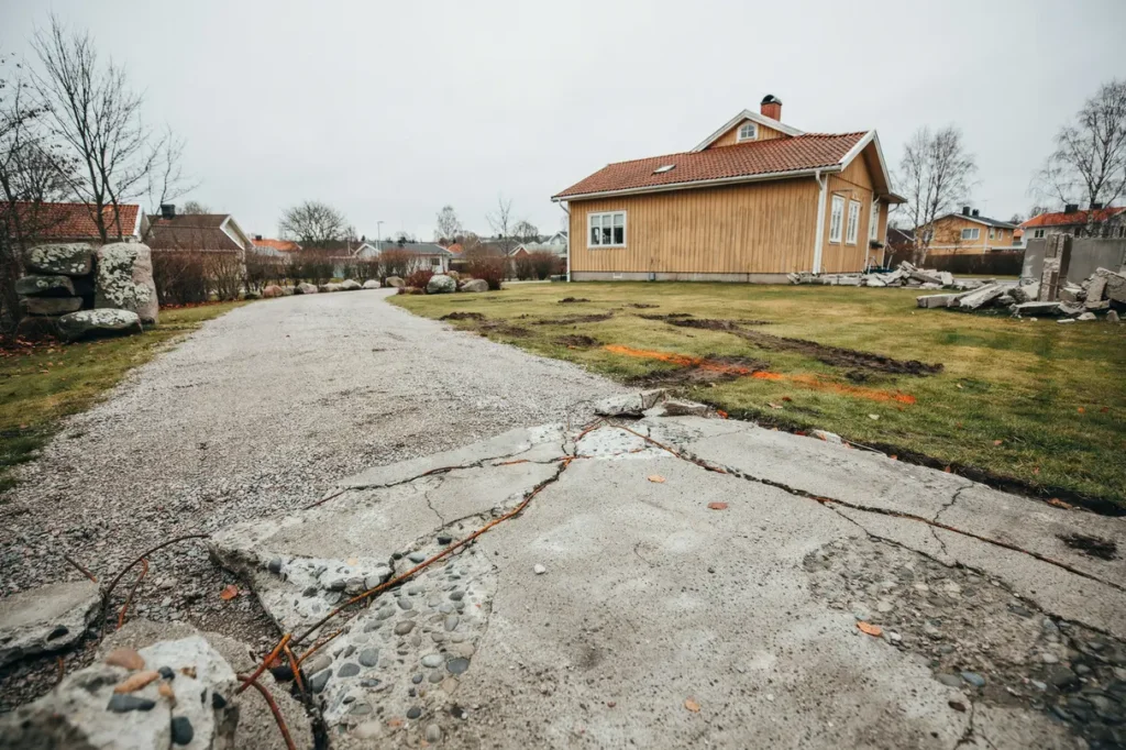 s planerar du rivning av betongplatta och gamla grundrester p tomten utan on diga verraskningar